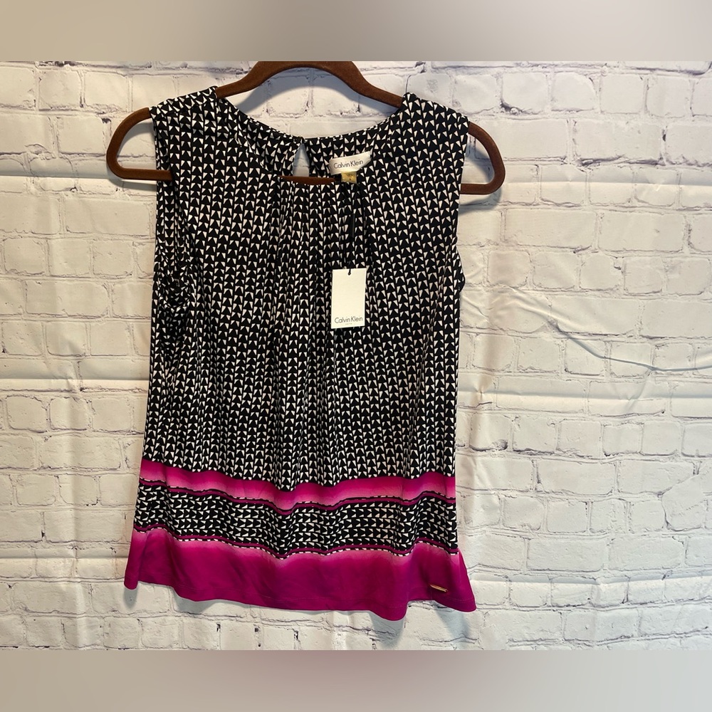 Women’s Calvin Klein Round Neck Top. Black with multicolored design. Size M.